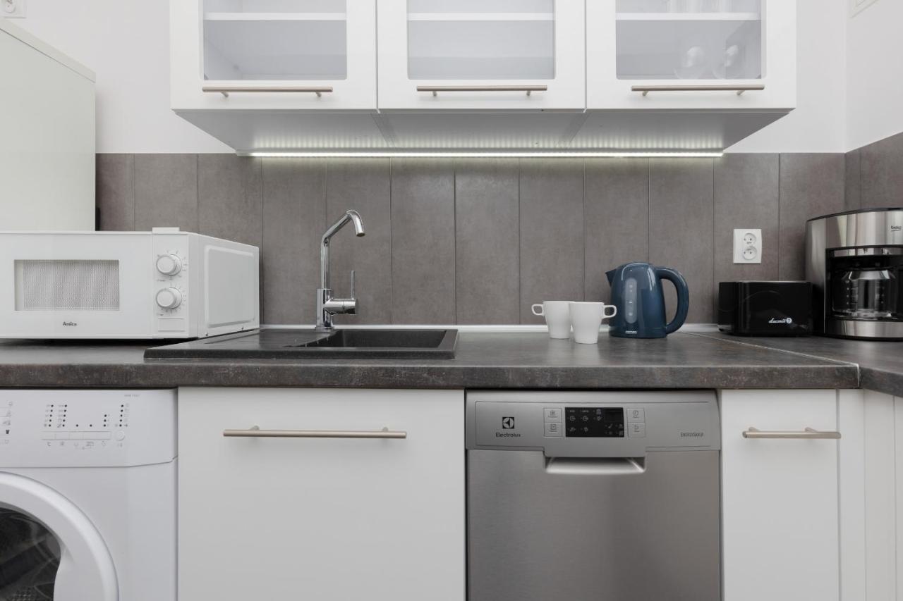 Old Town Spacious Apartment Bonifraterska By Renters Варшава Екстер'єр фото